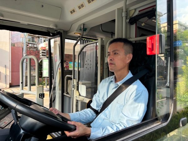 升富配资 公交师傅拾金不昧暖人心 失主专程送感谢信致谢