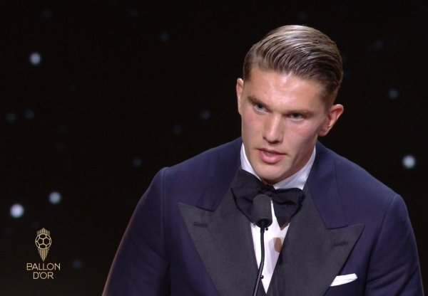 证配所 哲凯赖什：感谢上赛季葡体的所有人，很荣幸获得盖德-穆勒奖